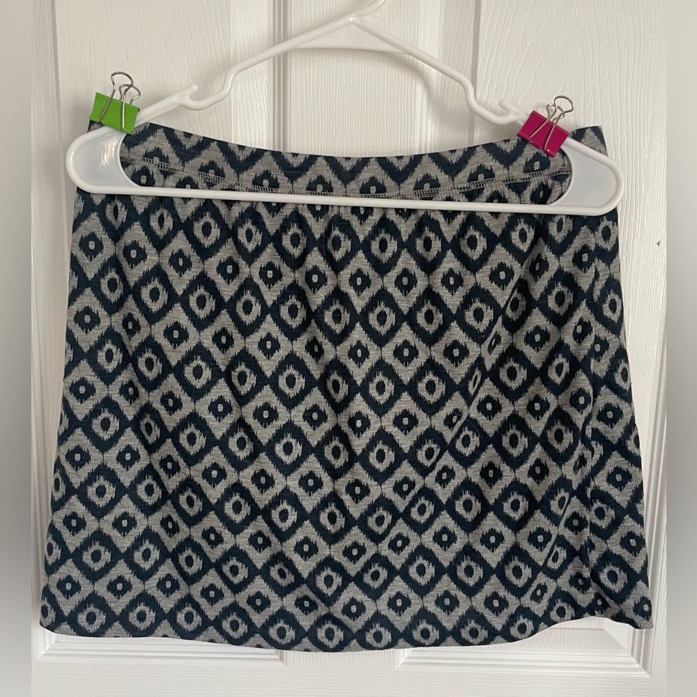 Gap size large grey and navy blue mini skirt
